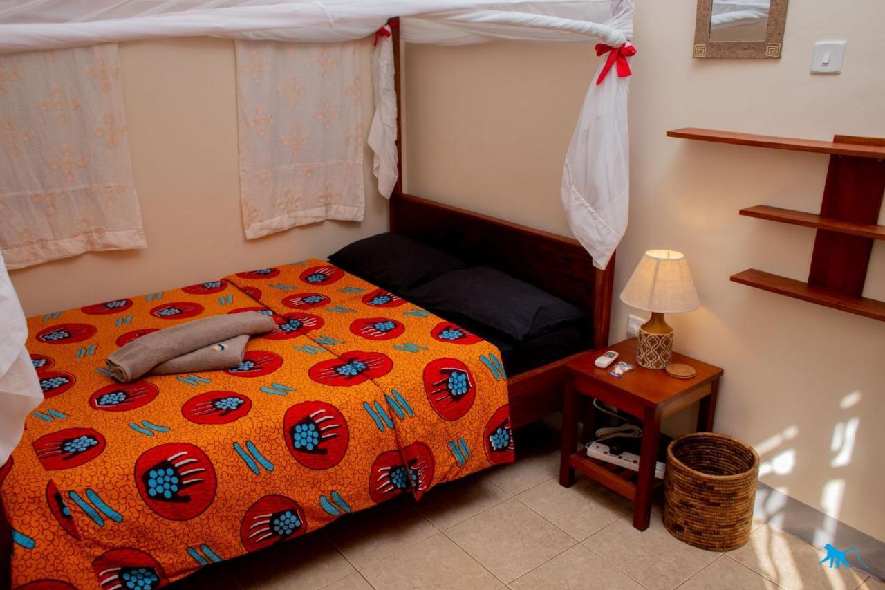 Bluemonkey Guesthouse Entebbe Exterior foto
