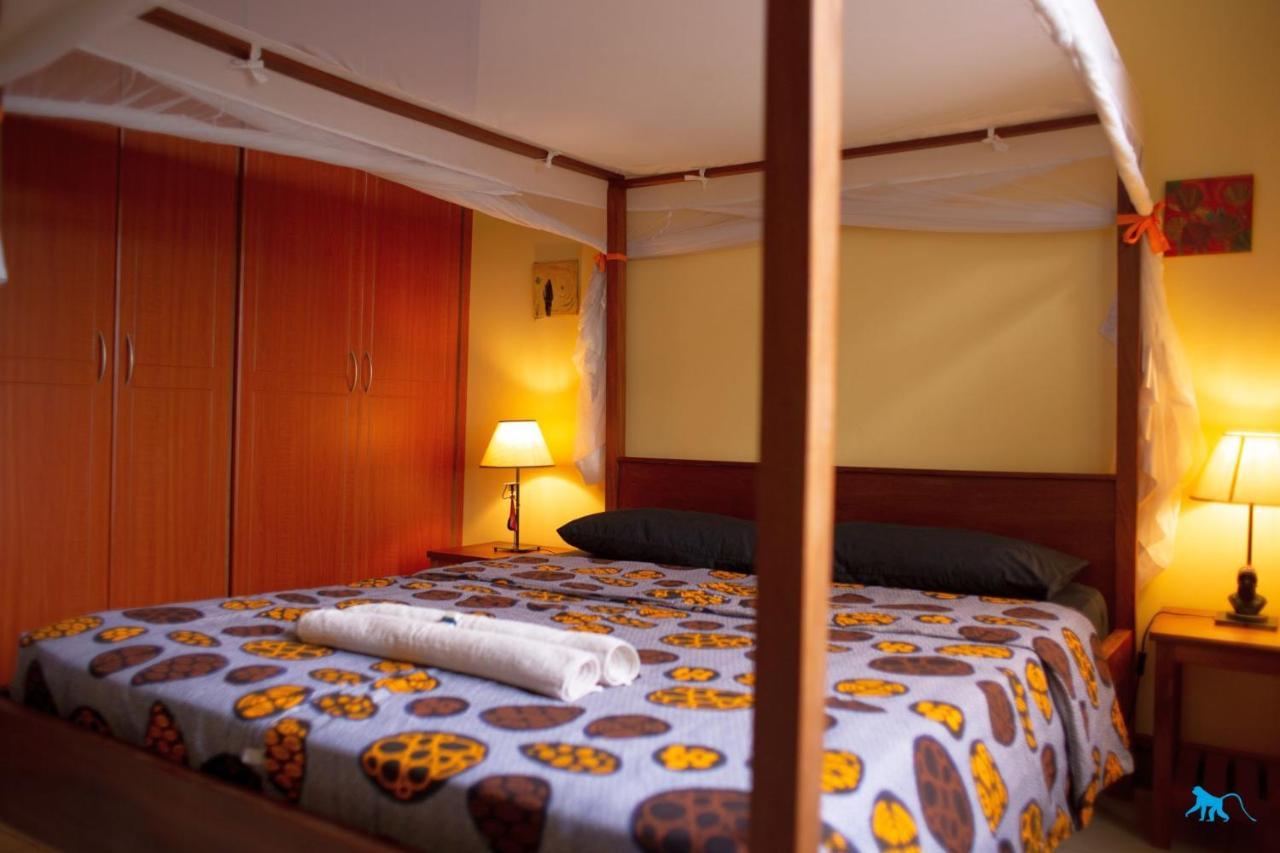 Bluemonkey Guesthouse Entebbe Exterior foto