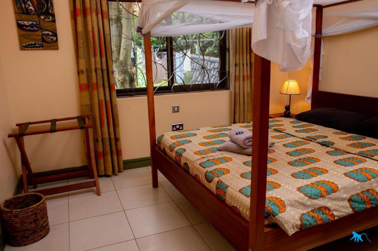 Bluemonkey Guesthouse Entebbe Exterior foto